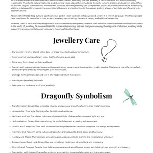 Puede incluir: Gr&aacute;fico informativo sobre joyas de concha de abul&oacute;n, su cuidado y el simbolismo de la lib&eacute;lula. El texto describe los colores iridiscentes de la concha, su significado cultural y el significado de las lib&eacute;lulas. Incluye un logotipo y un sitio web.