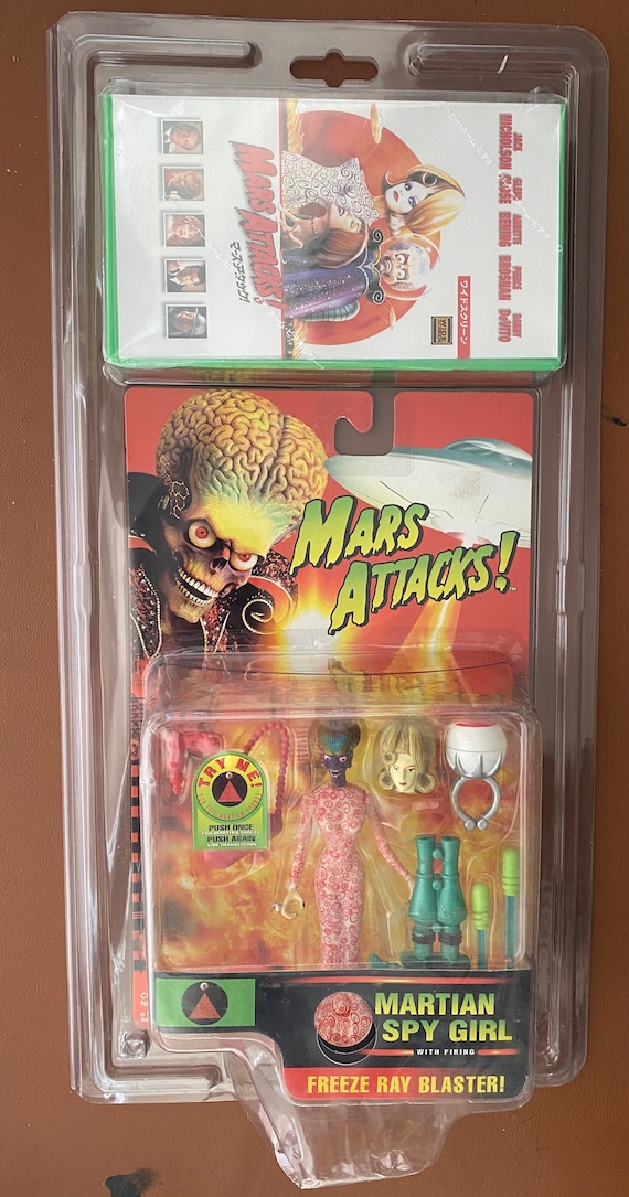 Trendmasters MARS ATTACKS! Martian Spy Girl W/vhs Movie Set ! 1996