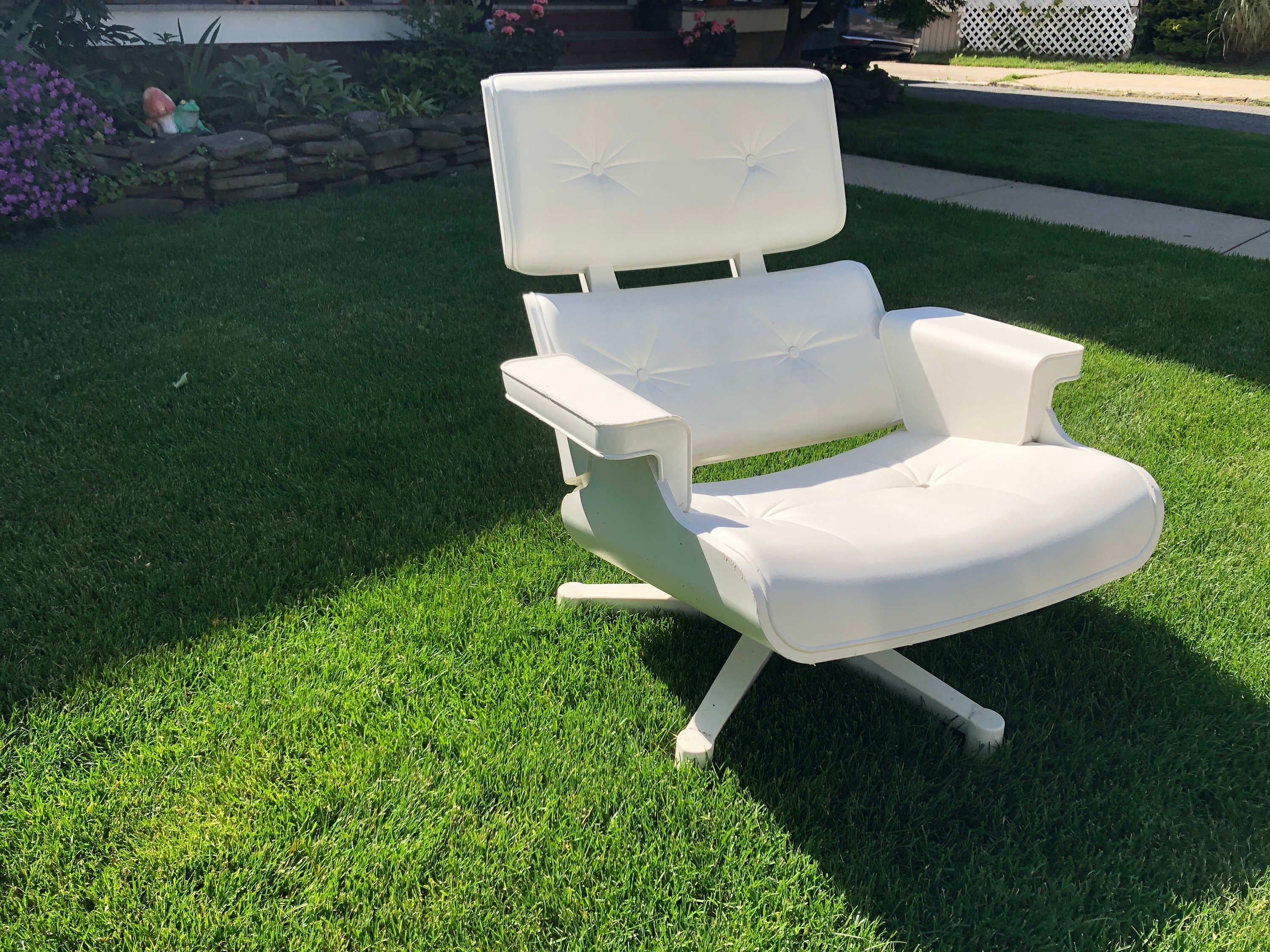 Eames outdoor online chair