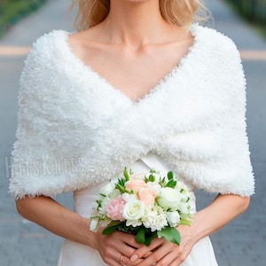 Mantella infinita lavorata a maglia, modello PDF per lavorare a maglia, tutorial facile per principianti, coprispalle da sposa in pelliccia sintetica, coprispalle da sposa invernali da donna, coprispalle da damigella d'onore