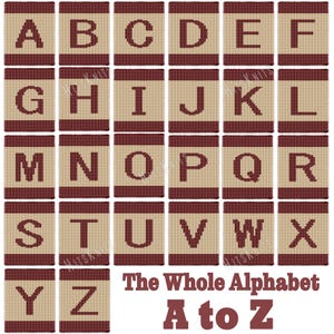 Op de afbeelding: Een verzameling van zesentwintig rechthoekige gebreide patches, elk met een enkele kastanjebruine letter van A tot Z gecentreerd op een beige achtergrond met kastanjebruine randen. De tekst "The Whole Alphabet A to Z" staat onderaan.