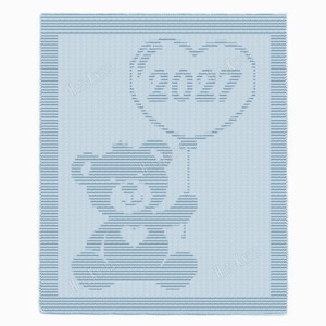 May include: A pale blue baby blanket featuring a knitted teddy bear holding a heart-shaped balloon with the year "2021". The blanket has a textured design and a striped border. The measurements are in centimeters.