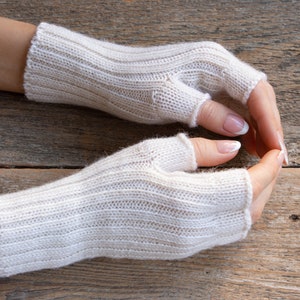 Pattern Knitting Machine Brother KH860 KR850 knit half finger gloves 2x2 rib instructions mens womens fingerless short wool yarn 4-5 ply