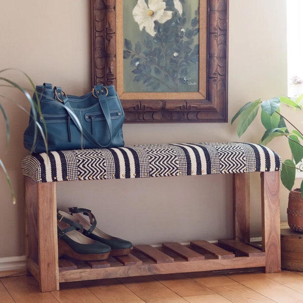 Upholstered Storage Bench, Crafted with Fine Wood and a Cushion-wrapped Foam
