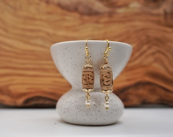 Orecchini Radhe in oro perlato