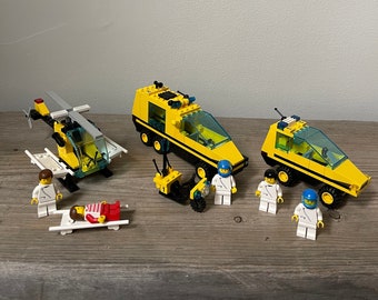 LEGO 1896 Emergency Trauma Team - Ambulance Trucks, Helicopter, Motorbike, 5 Minifigs and 3 Stretchers - Original Instructions & Box - 1992