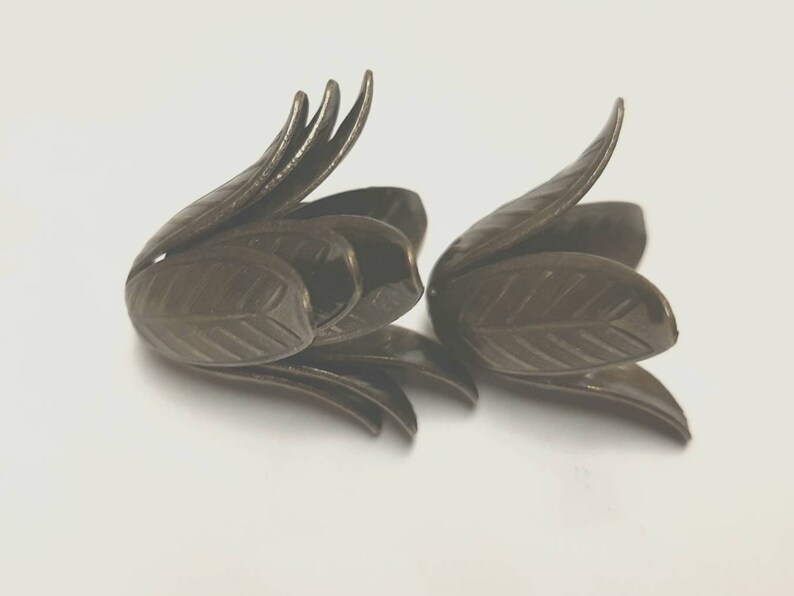 Antique Bronze or Copper Flower Brass. Large bead caps 4 Tassel Tops
