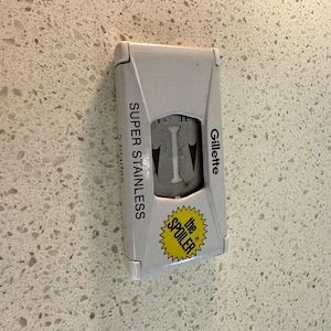 Aparelho de barbear ajustável Gillette Fatboy dos anos 1960, com estojo e lâminas extras com spoiler. imagem 7