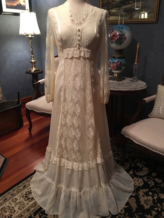 FW-1960 – 1970’s Buttercream Lace and Cotton Voile