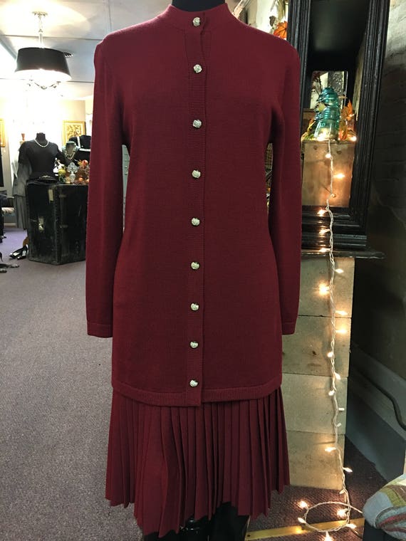 SU-Two Piece St. Johns Knitwear Sweater and Knit S