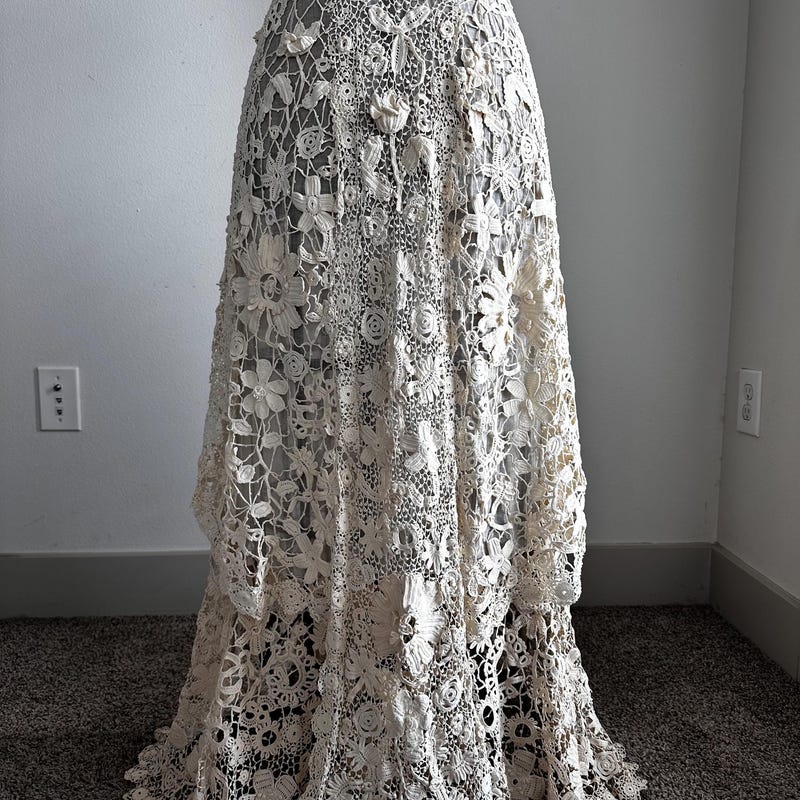 Ivory skirt with laces