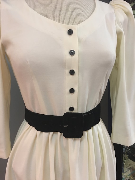 WD-1980’s Studio E Off-White Dress - image 2