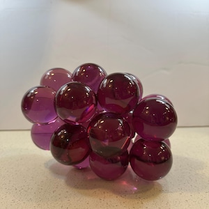 Vintage 1960er Jahre MCM Large Purple Lucite Grape Cluster