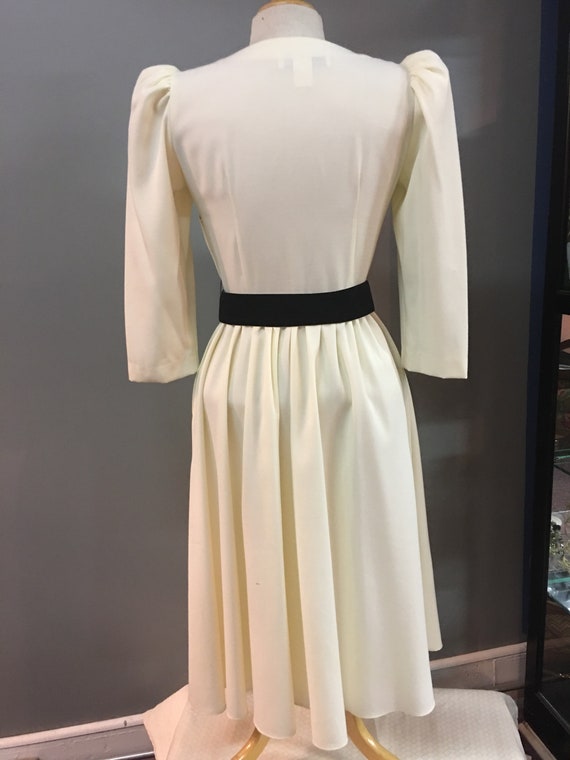 WD-1980’s Studio E Off-White Dress - image 7