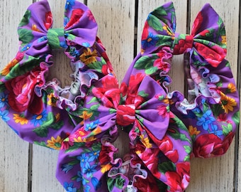 Scaldacollo per cani fatto a mano con fiocco / Cavalier / Fiori / Lamington / Tortini di carne / Paperelle di gomma / Rose / Arcobaleno / Margherite