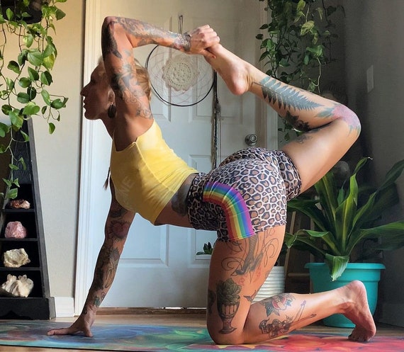 Untamed Yoga Shorts signature Leopard 
