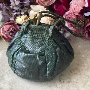 Bolso pequeño estilo cartera con asa superior de piel exótica verde de los años 30, estilo vintage, raro