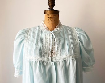 Vintage CLASILK Cotton Blend Sky Blue Short Sleeve Long Robe and Nightgown Set with Decorative White Floral Lace and Embroidery