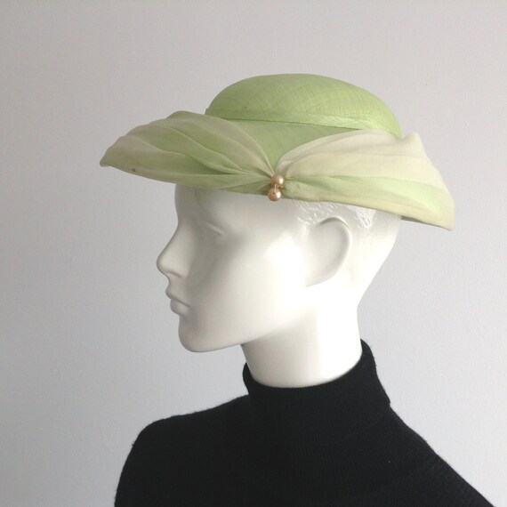 Vintage 1950s Apple Green Fabric Saucer Hat, Plat