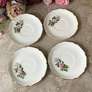 vintage Ensemble de 4 soucoupes en or 22 carats Rose Royale, ensemble de roses roses et de soucoupes bordées d&#39;or