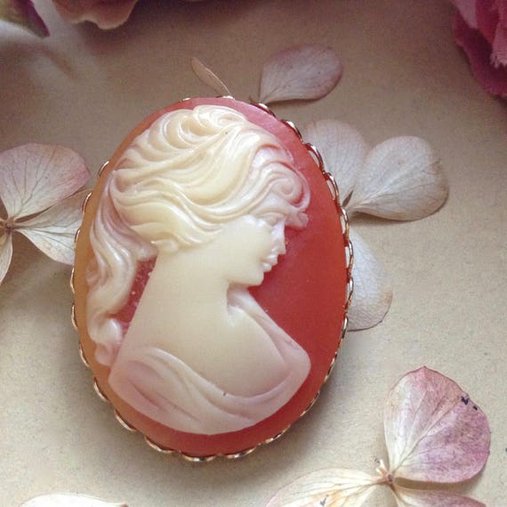 Vintage Gold Tone and Coral Resin Cameo Brooch,Vi… - image 1