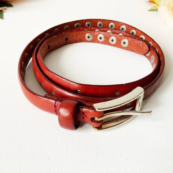Vintage Brown Skinny Leather Belt With Decorative Silvertone  display picture 1