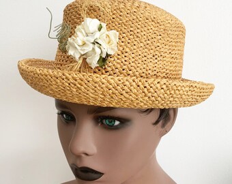 Vintage Natural Color Woven Boater Straw Hat with Decorative Beige Flower, Elegant Versatile Summer Hat