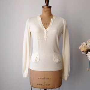 Vintage Tommy Hilfiger Beige V-neck Pullover Sweater, Buttoned Up  Sweater, Elegant Sweater