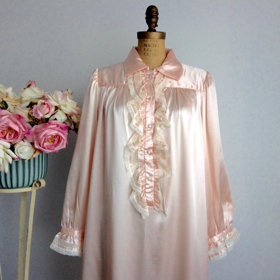 Vintage EVE STILLMAN Peach Color Lace Adorned Silk
