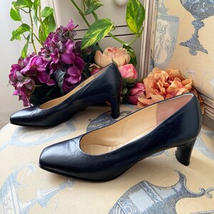 Vintage MODA DI FAUSTO Navy Blue Leather Pumps, Classic Pumps, 37.5 Size Shoes, Medium Heel Pumps, Slip on Shoes, Office Shoes afbeelding 2