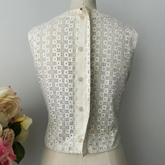 Vintage Off White 1960s Tailored Cotton Cutwork F… - image 8