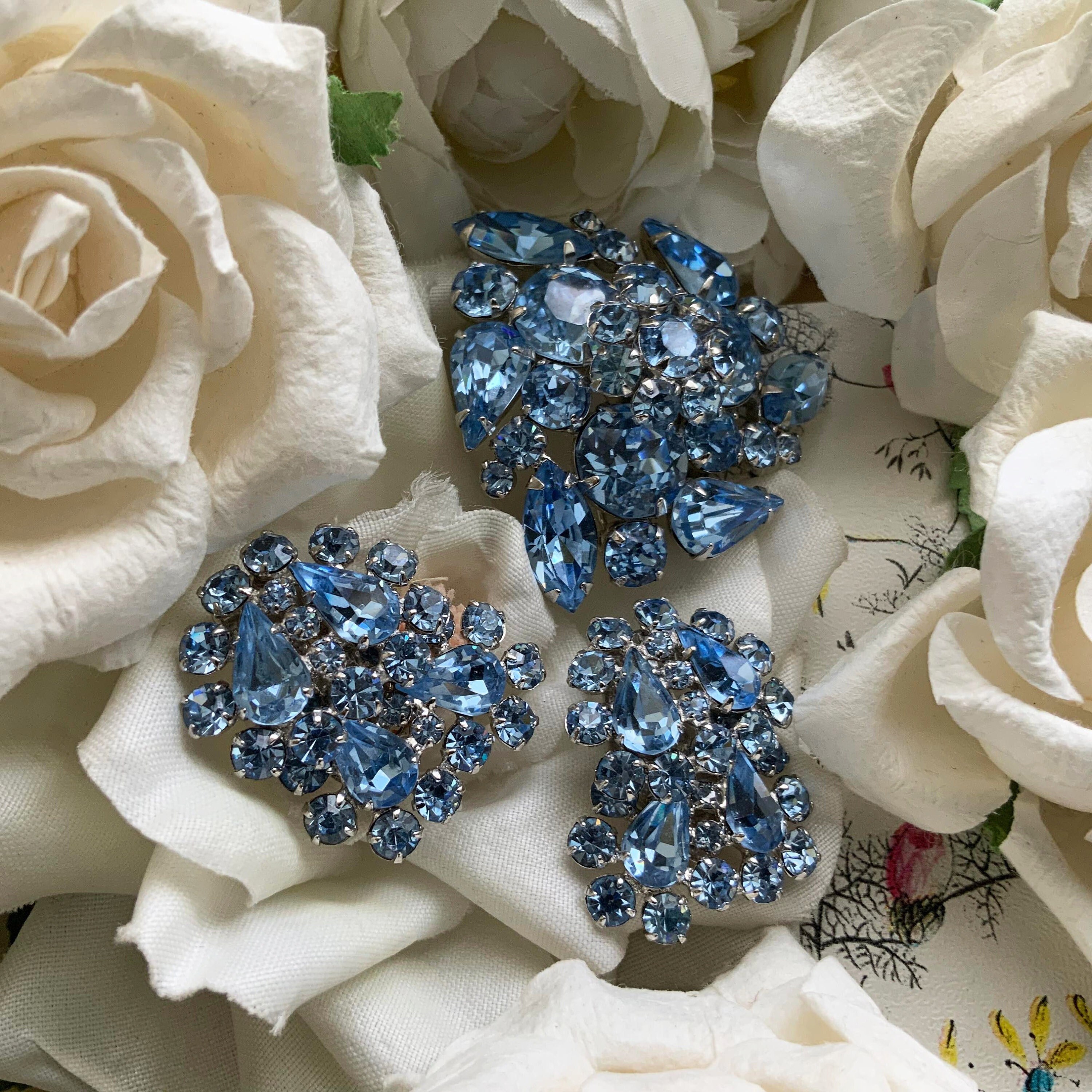 Jewelry shop brooches sale