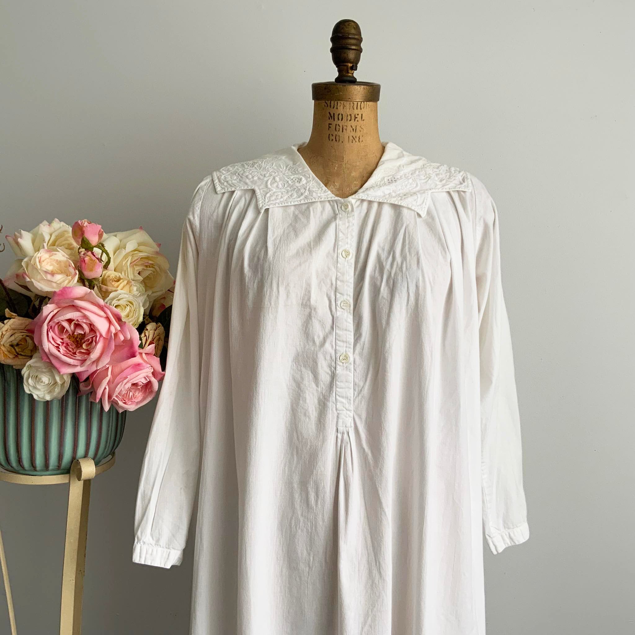 Vintage White Flounced Victorian Style Maxi Cotton Nightgown with Embroidered Sailor Collar
