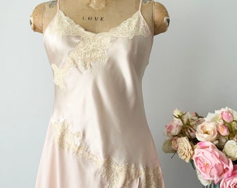 Vintage JONES NEW YORK Peach Sleeveless Nightgown and Robe Set with Decorative Lace, Romantic Nightgown and Robe Set, Bridal Nightwear
