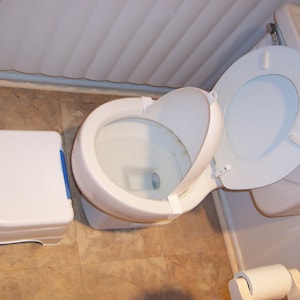 Potty training-boys training urinal-gives them the confidence they need in their aim-plastic shield clips on the toilet rim-funnels it down image 3