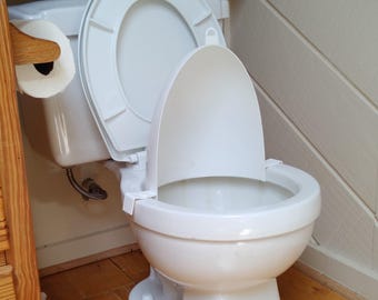 Allenamento al vasino: orinatoio per l'addestramento dei ragazzi: dà loro la sicurezza di cui hanno bisogno nel loro obiettivo: clip di protezione in plastica sul bordo del water: lo incanalano verso il basso