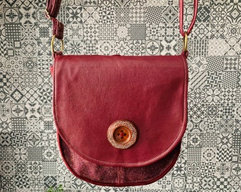 Shoulder bag with flap, wine red, raspberry, leather and wool, large wooden button, handmade in Quebec, recycled, reclaimed materials.