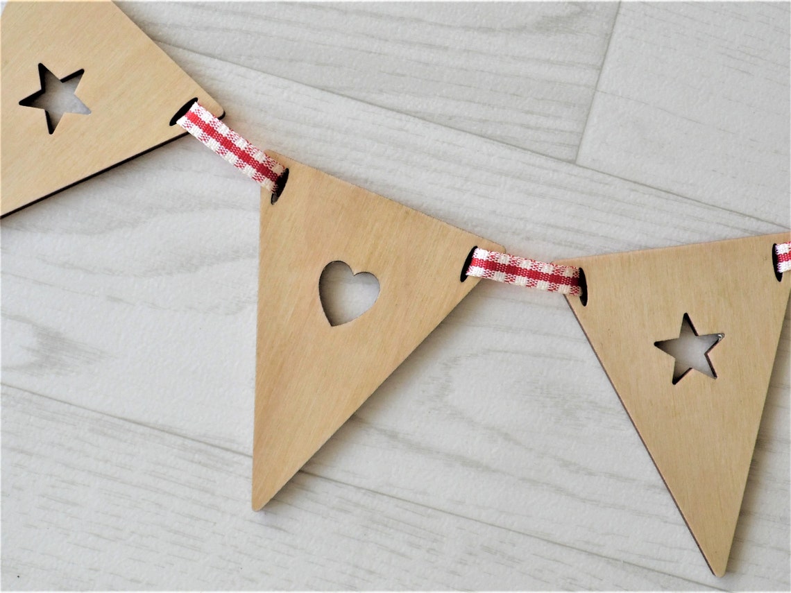 Rustic Wooden Christmas Garland Varnished & Waxed Bunting - Etsy Sweden