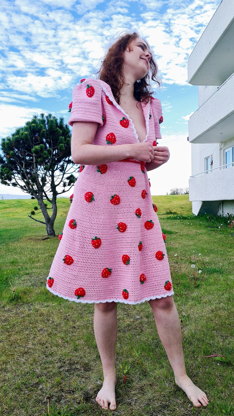 Strawberry dress crochet pattern image 3