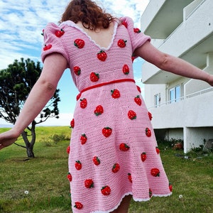 Strawberry dress crochet pattern image 2