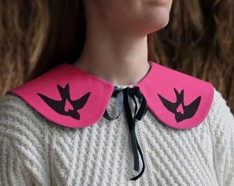 Wendehalsband aus Leinen mit Schwalben, auffälliges Statement im Cottagecore Vintage Stil