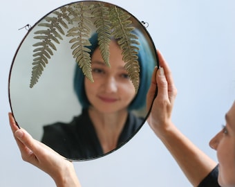 Round stained glass mirror with pressed fern, Circle wall accent mirror, Herbarium botanical wall hanging, Dried plants decorative mirror