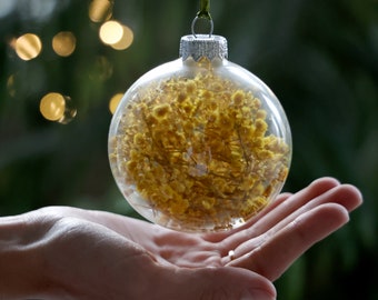 Christmas glass bauble ornament with dried flowers, Botanical Xmas tree hanging decor, Floral holiday home decor, Winter ball decoration