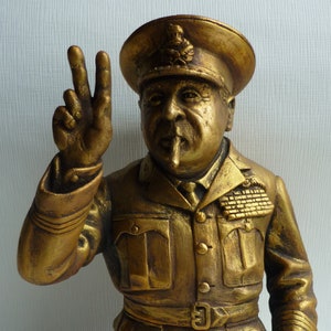 Britain Prime Minister WINSTON CHURCHILL bust statue