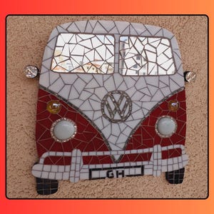 カスタマイズ可能なVW T1キャンピングカー - ユニークでカラフルなガラスモザイク - 手作りのホームデコレーション - モダンなウォールアート - 象徴的なポップアート - クラシックカー