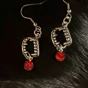 Vampire Fangs Dangle Earrings with Red Gem Drop, Silver Gothic Halloween MCR Jewelry, Spooky Vampire Teeth Earrings, Dark Academia Goth Gift