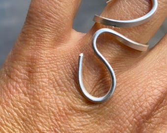 Handmade sterling silver S ring