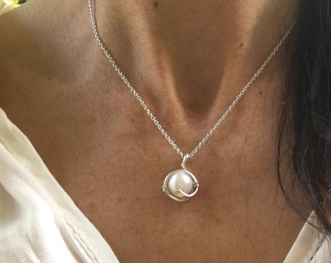 Pearl and sterling silver necklace. Minimalist style. Handmade silver pendant. Gift for her.