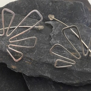 arete de plata flores