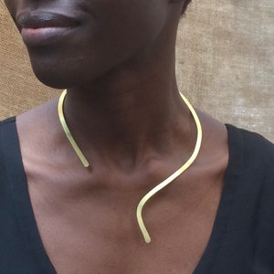 Handmade hammered necklace brass chocker. Gift for her